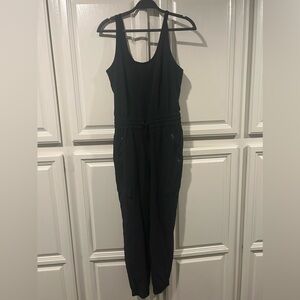 Athlete size small women’s black  sleeveless jumper